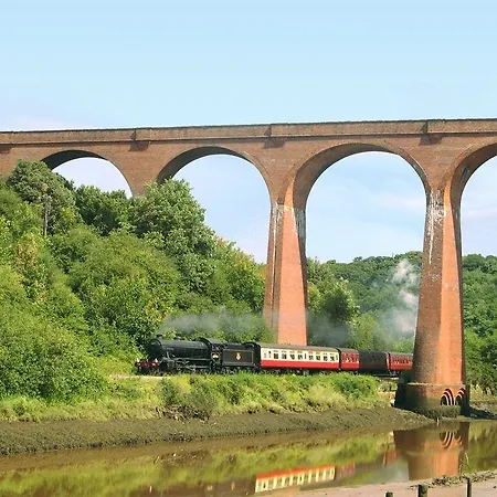 The Old Auction Lot 2 With Private Parking * Whitby