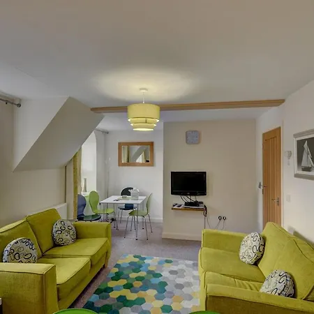 The Old Auction Lot 2 With Private Parking * Whitby