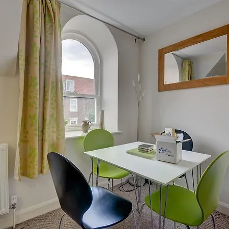 The Old Auction Lot 2 With Private Parking Apartment Whitby