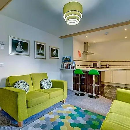 The Old Auction Lot 2 With Private Parking * Whitby