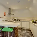 Daire The Old Auction Lot 2 With Private Parking Whitby